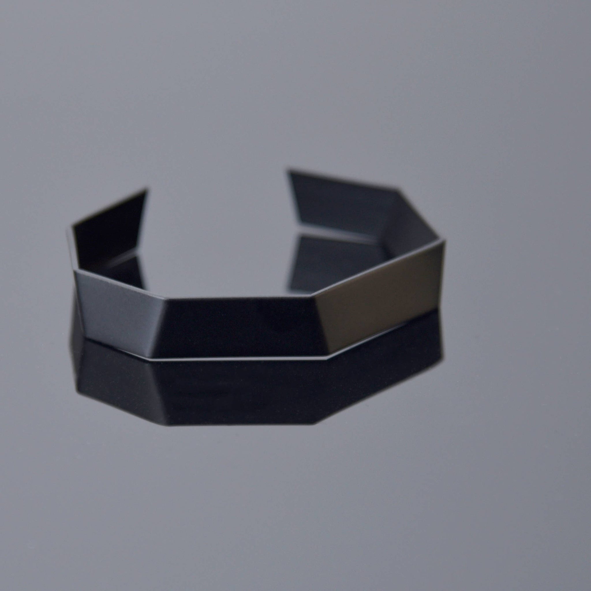 Gami Bangle - Matte black