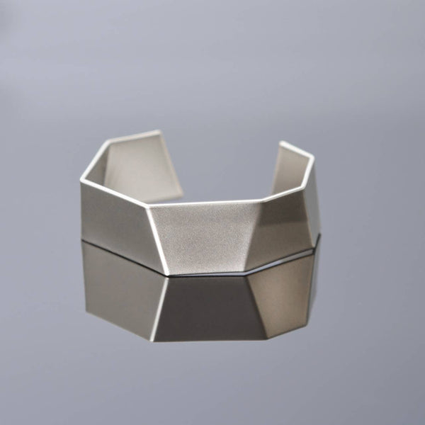 Kiri Bangle: Satin Gold