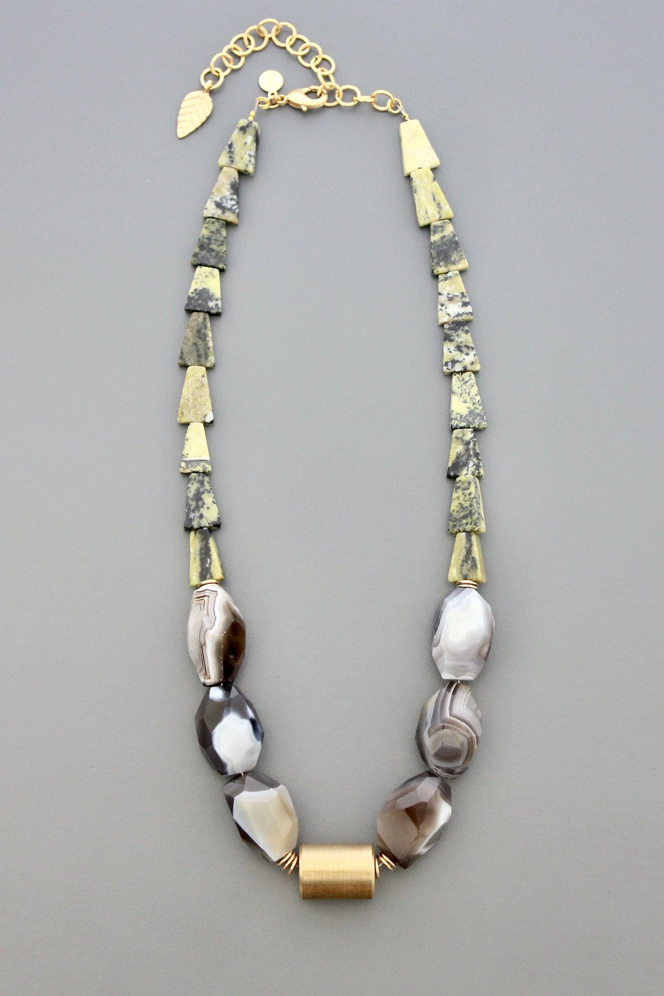 Agate and serpentine necklace